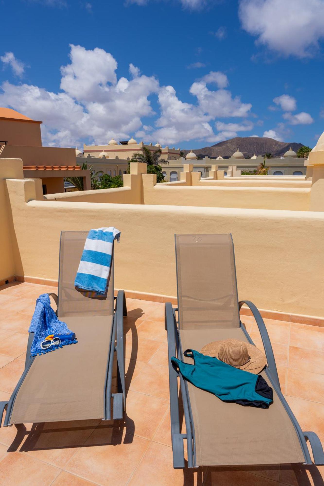 Villas Y Apartamentos El Sultan คอร์ราเลโฮ ภายนอก รูปภาพ