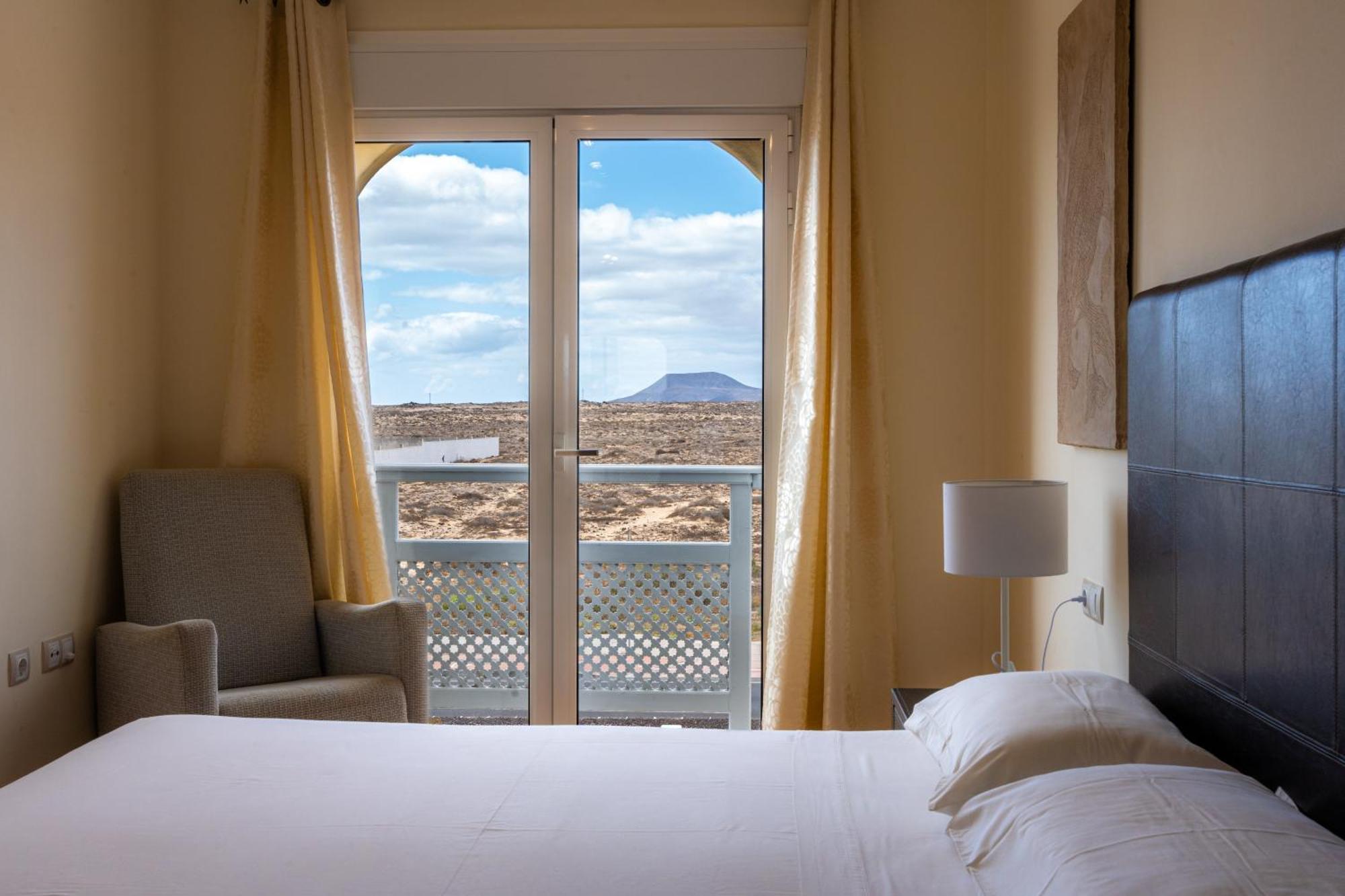 Villas Y Apartamentos El Sultan คอร์ราเลโฮ ภายนอก รูปภาพ