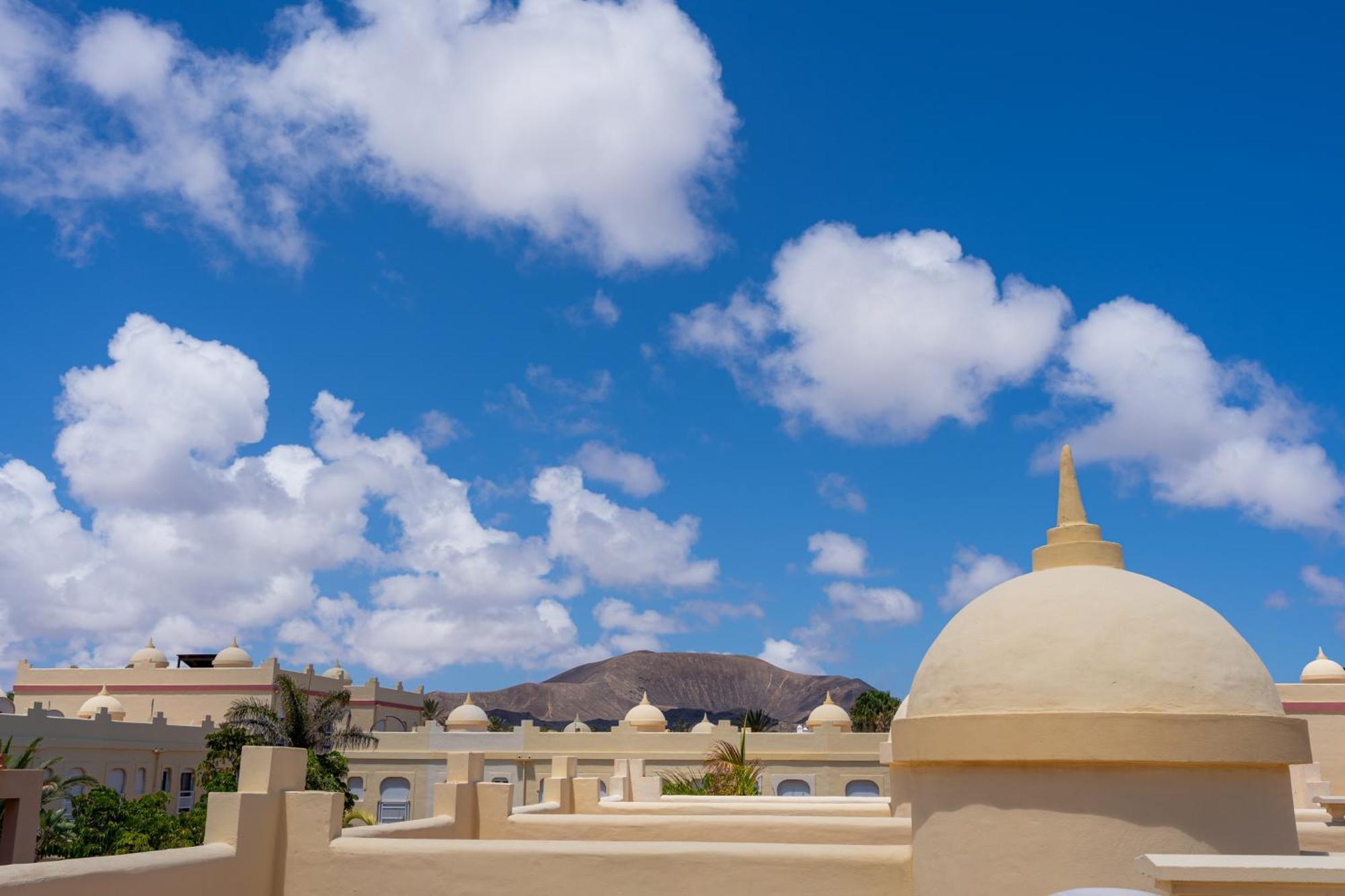 Villas Y Apartamentos El Sultan คอร์ราเลโฮ ภายนอก รูปภาพ
